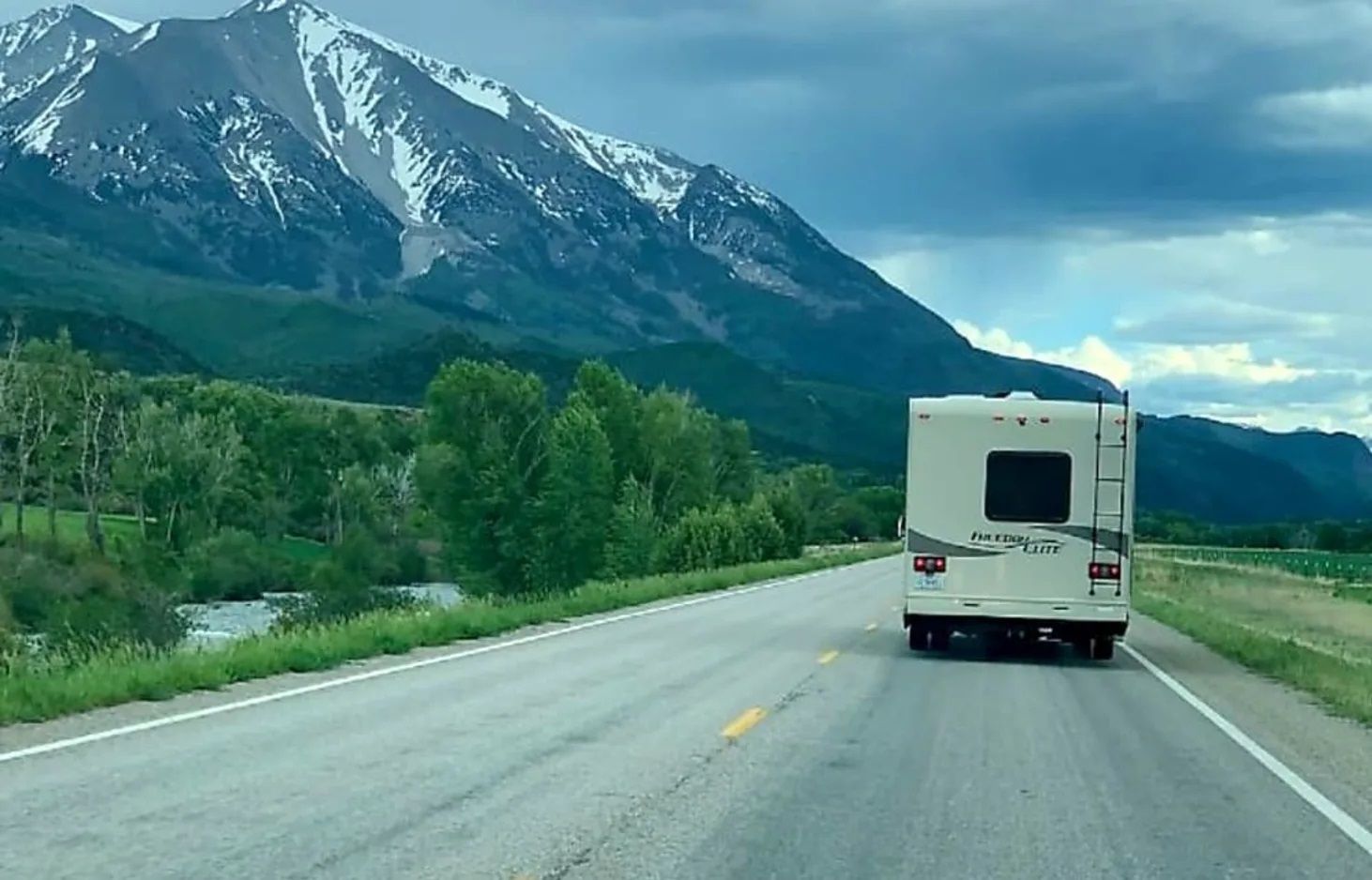 Photo 8 - 2019 Four Winds Class C Motorhome rental photo 15