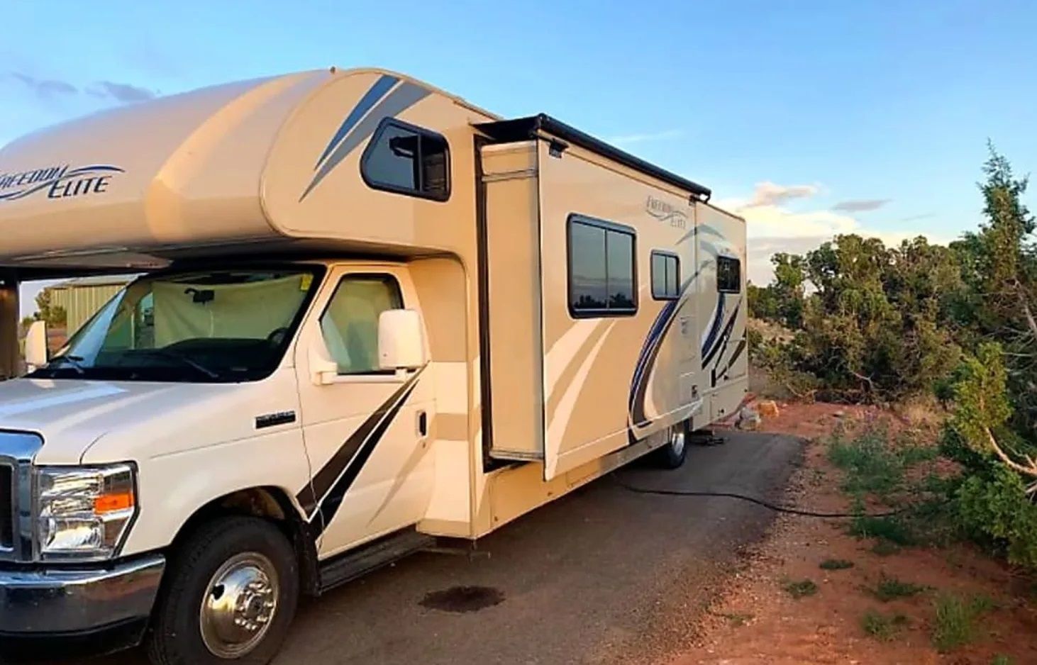 Photo 9 - 2019 Four Winds Class C Motorhome rental photo 18