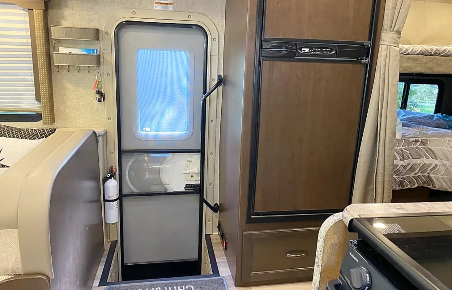 Photo 10 - 2019 Four Winds Class C Motorhome rental photo 20