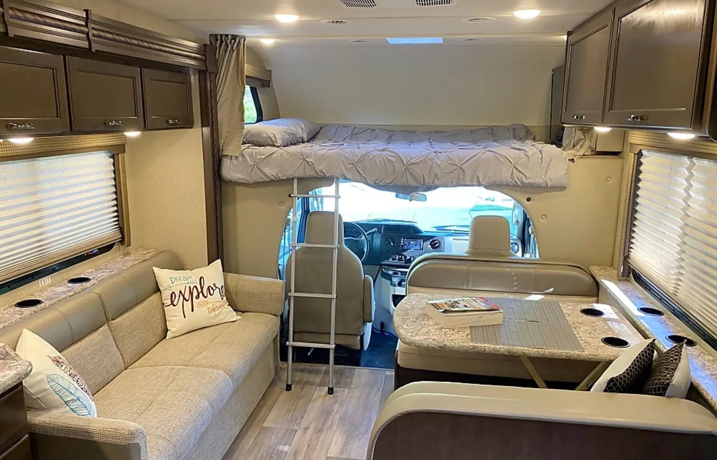 Photo 11 - 2019 Four Winds Class C Motorhome rental photo 23
