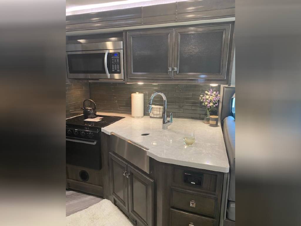 Photo 1 - 2021 Fleetwood Class A Motorhome rental photo 3