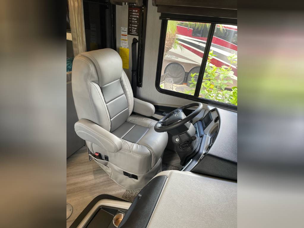 Photo 4 - 2021 Fleetwood Class A Motorhome rental photo 9