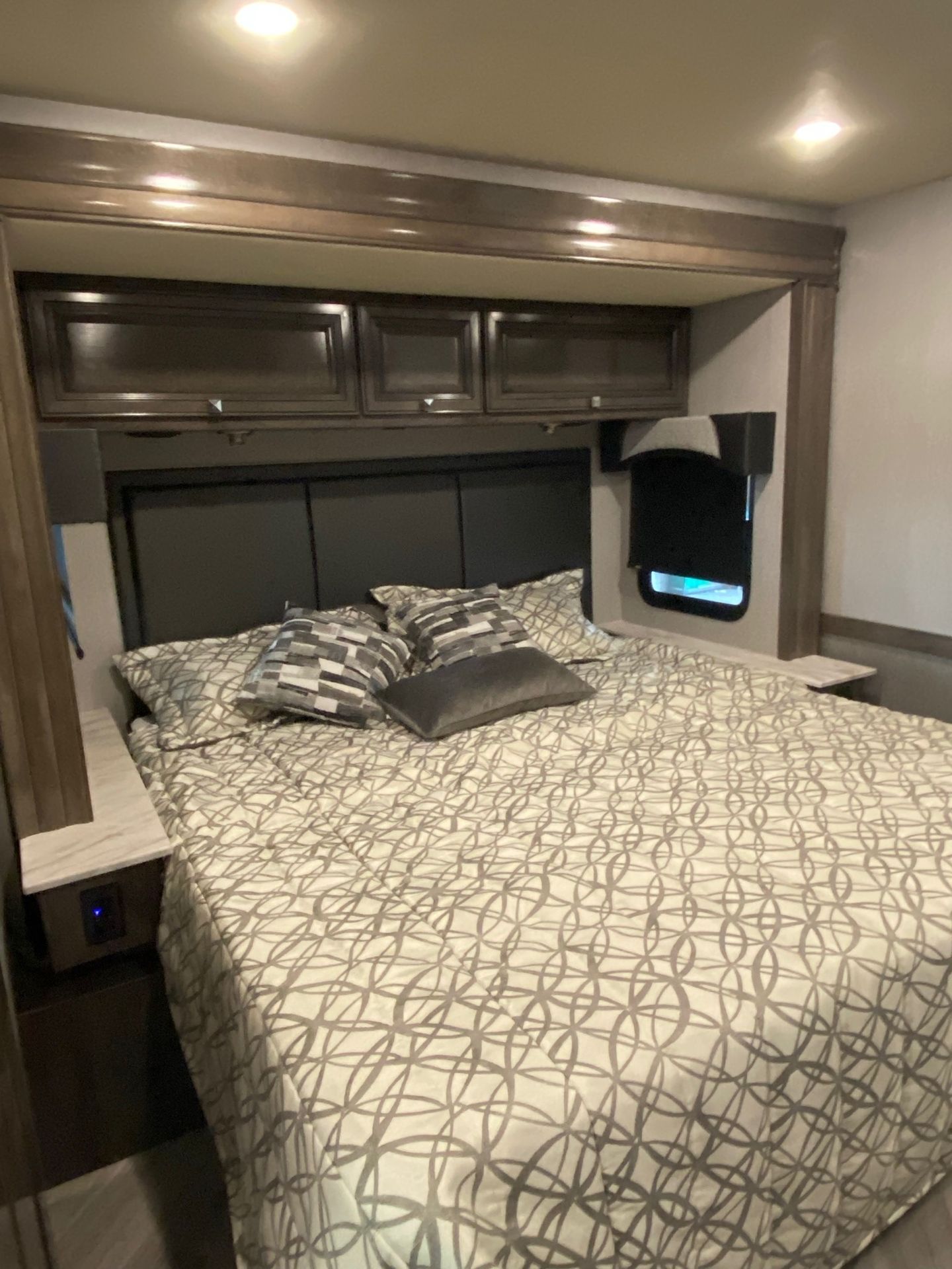 Photo 10 - 2021 Fleetwood Class A Motorhome rental photo 17