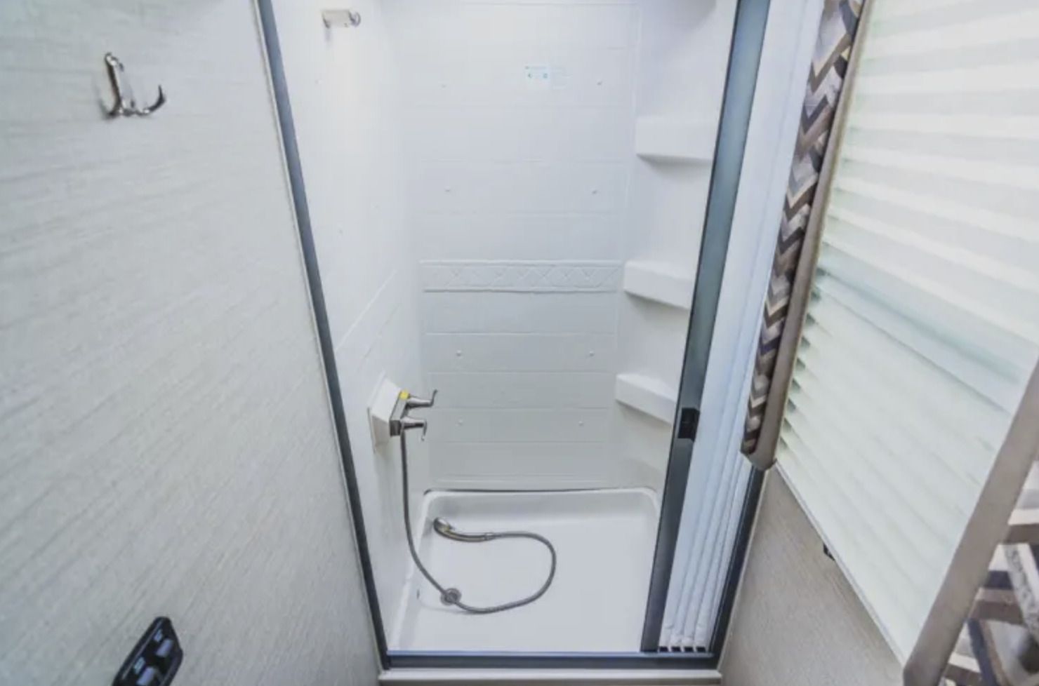 Photo 9 - 2018 Jayco Class C Motorhome rental photo 11