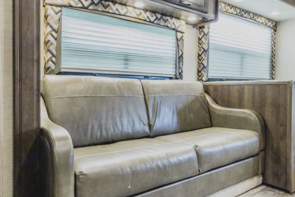Photo 11 - 2018 Jayco Class C Motorhome rental photo 13