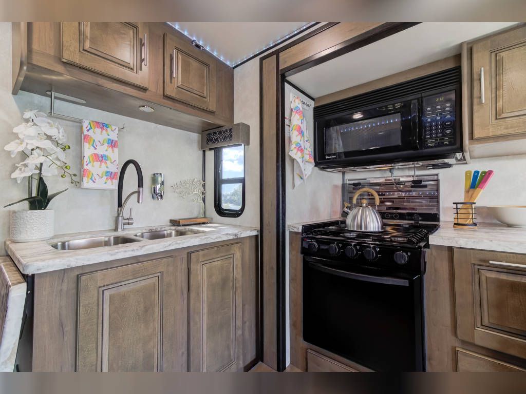 Photo 1 - 2020 Holiday  Rambler Class A Motorhome rental photo 9