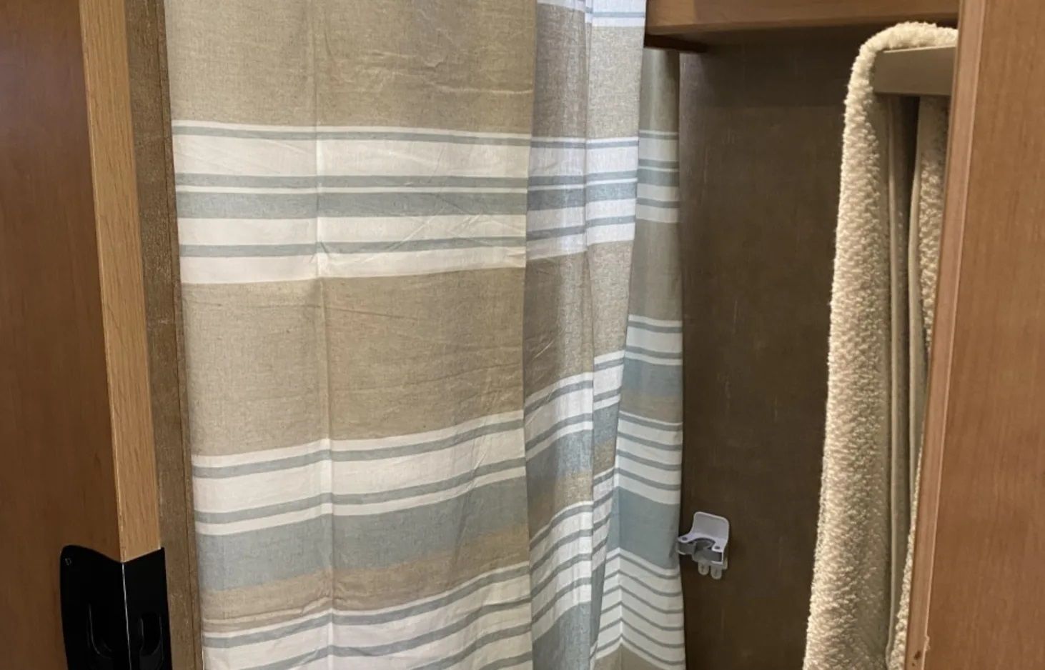 Photo 13 - 2019 Apex Class C Motorhome rental photo 25