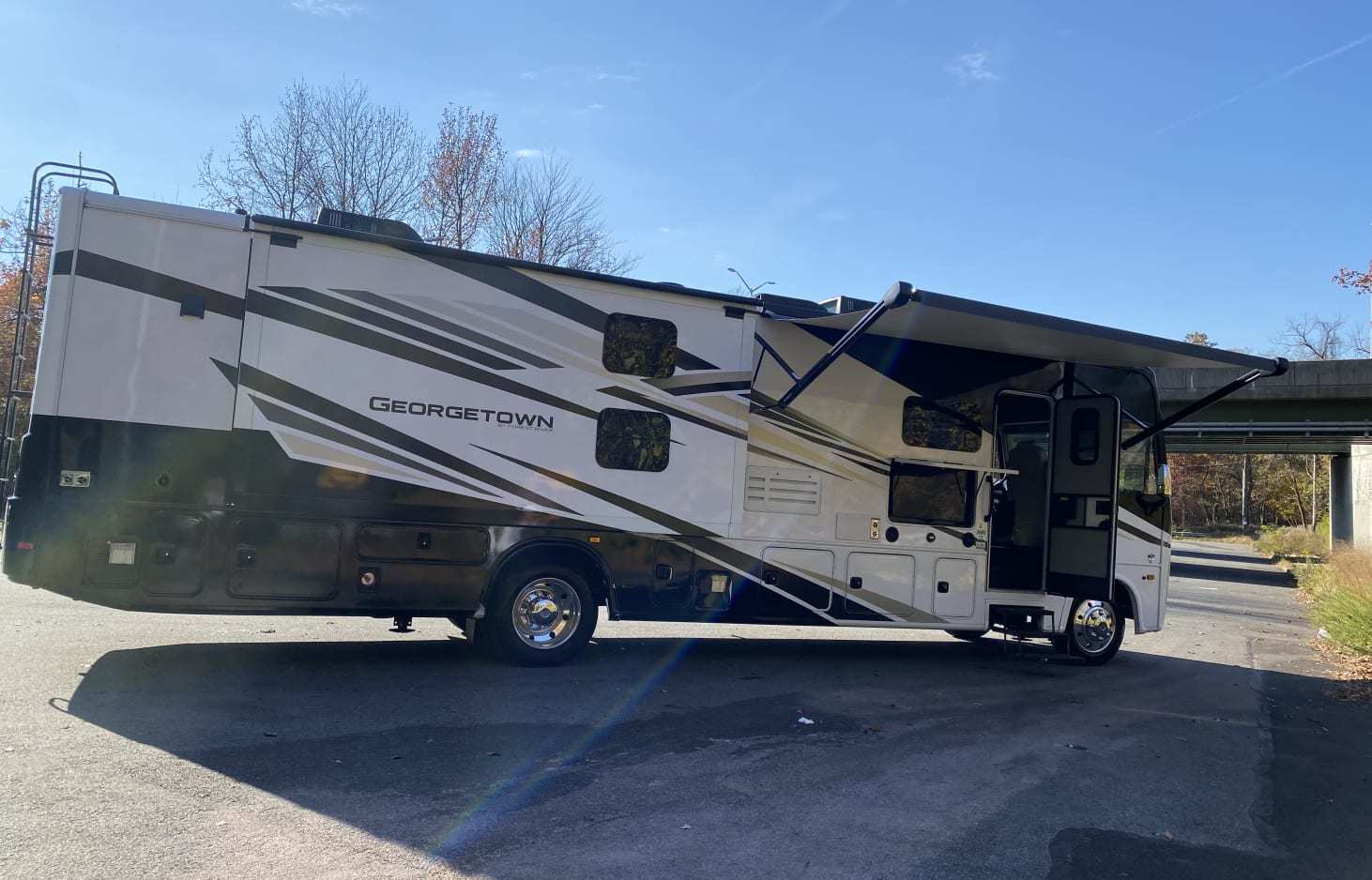 Photo 3 - 2021 Georgetown Class C Motorhome rental photo 6