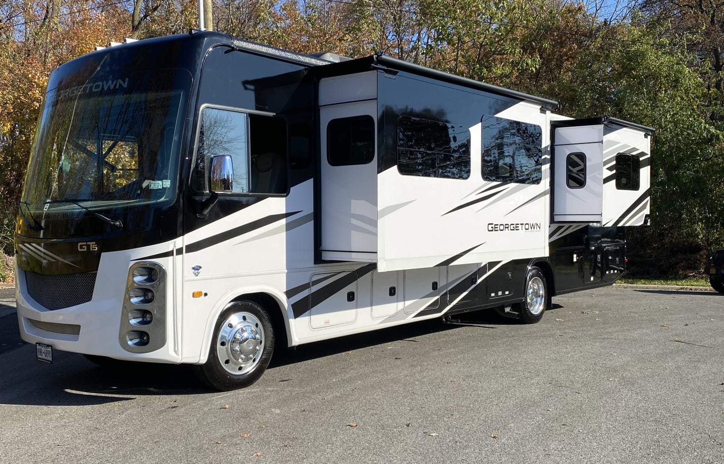 Photo 6 - 2021 Georgetown Class C Motorhome rental photo 9