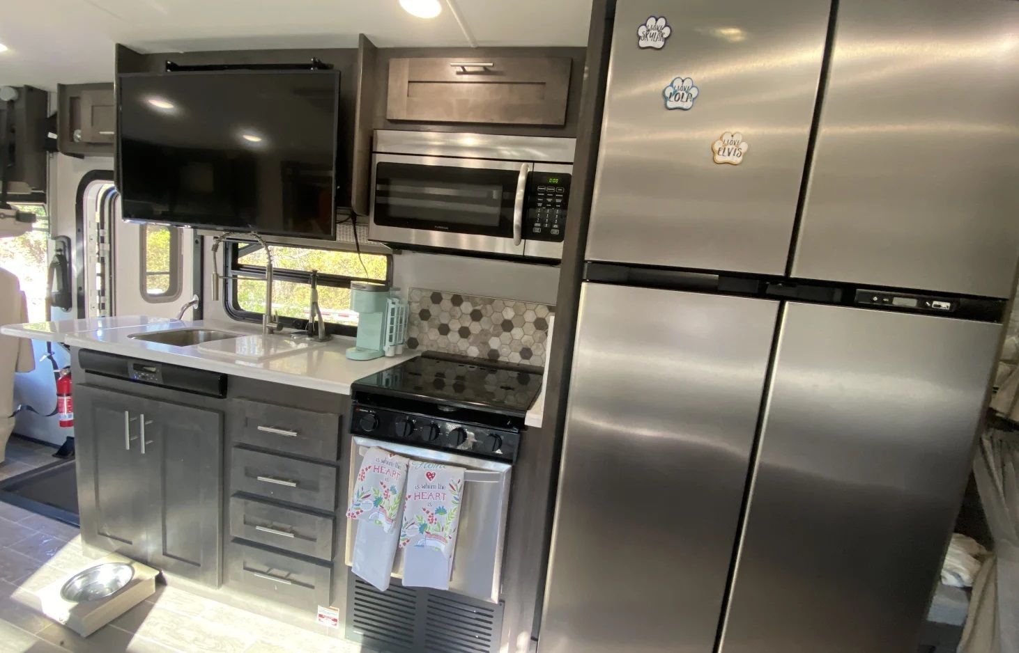 Photo 8 - 2021 Georgetown Class C Motorhome rental photo 11