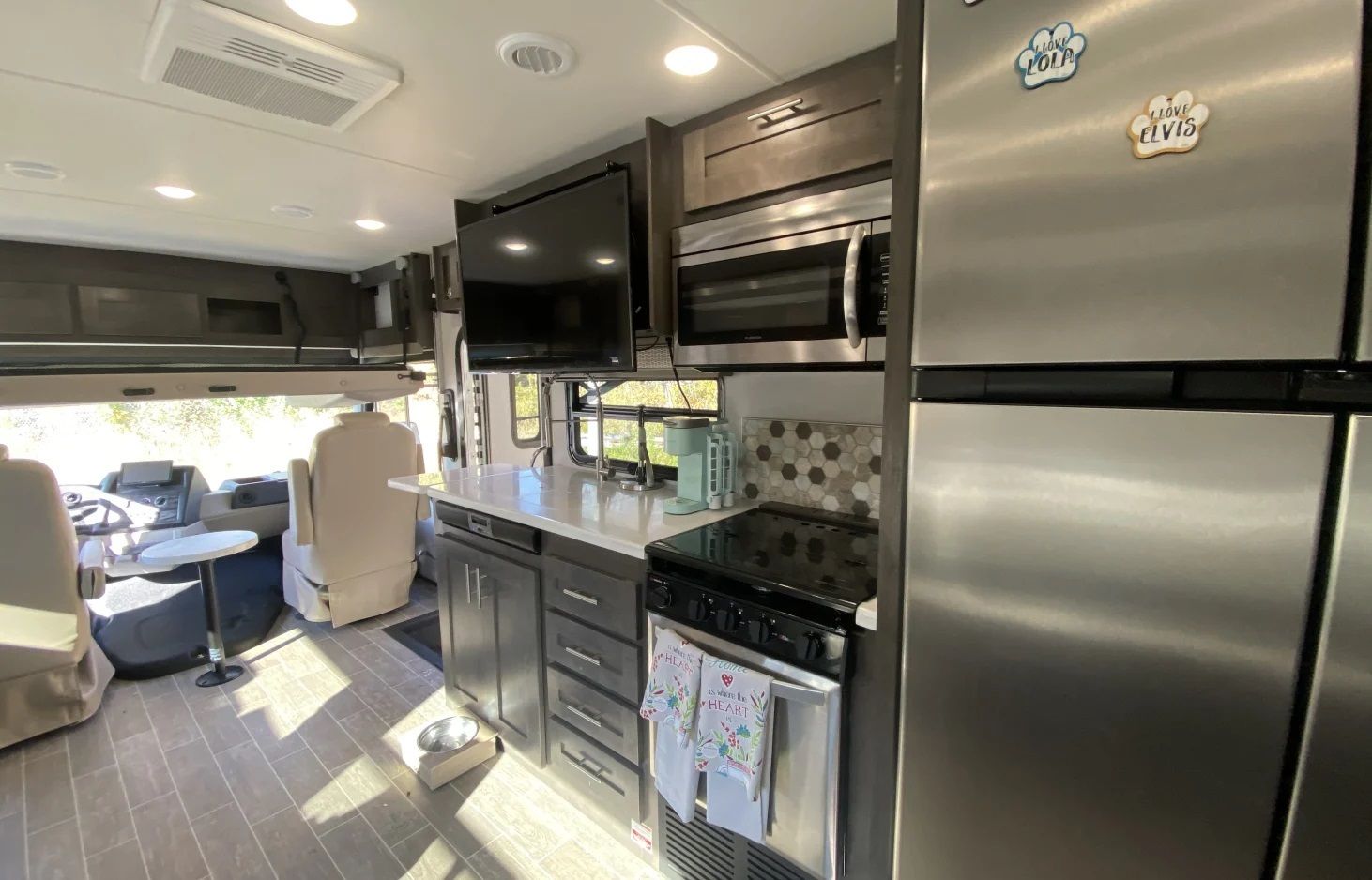 Photo 11 - 2021 Georgetown Class C Motorhome rental photo 15