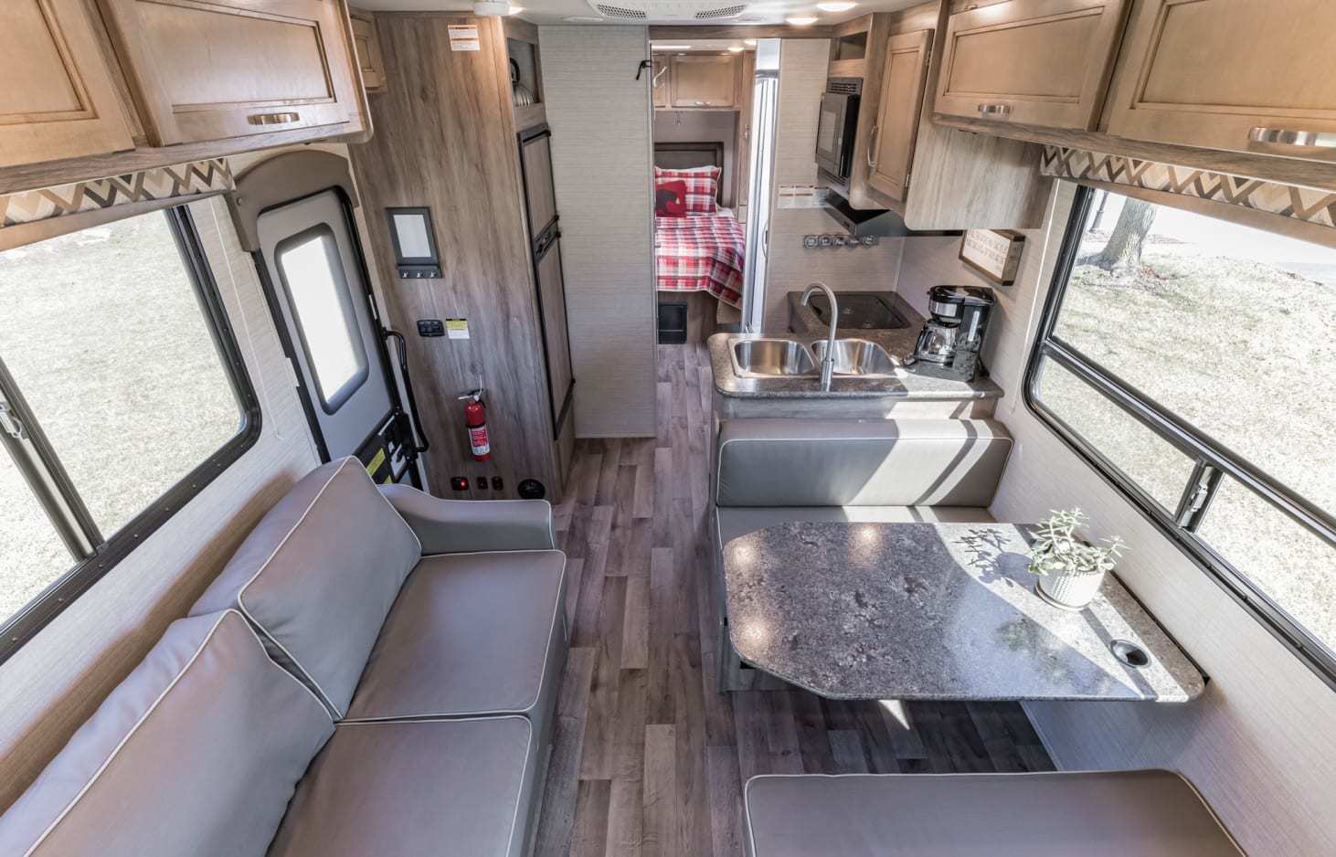Photo 4 - 2020 Jayco Class C Motorhome rental photo 18