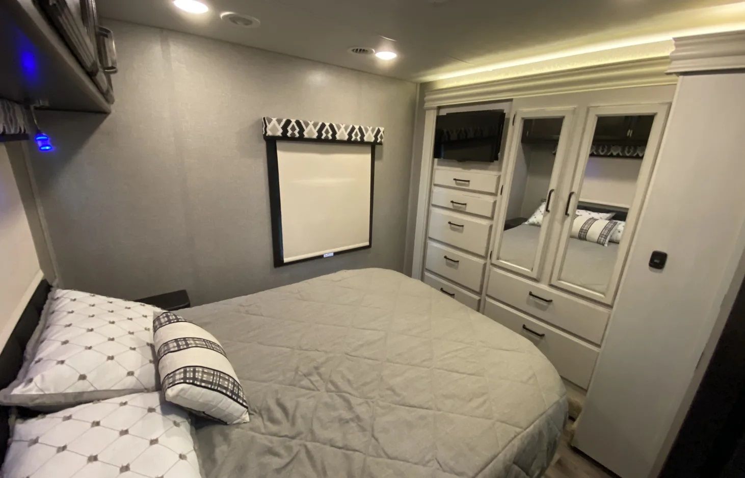 Photo 4 - 2021 Jayco Class C Motorhome rental photo 17