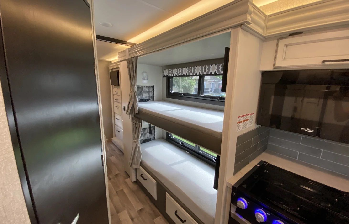 Photo 4 - 2021 Jayco Class C Motorhome rental photo 18