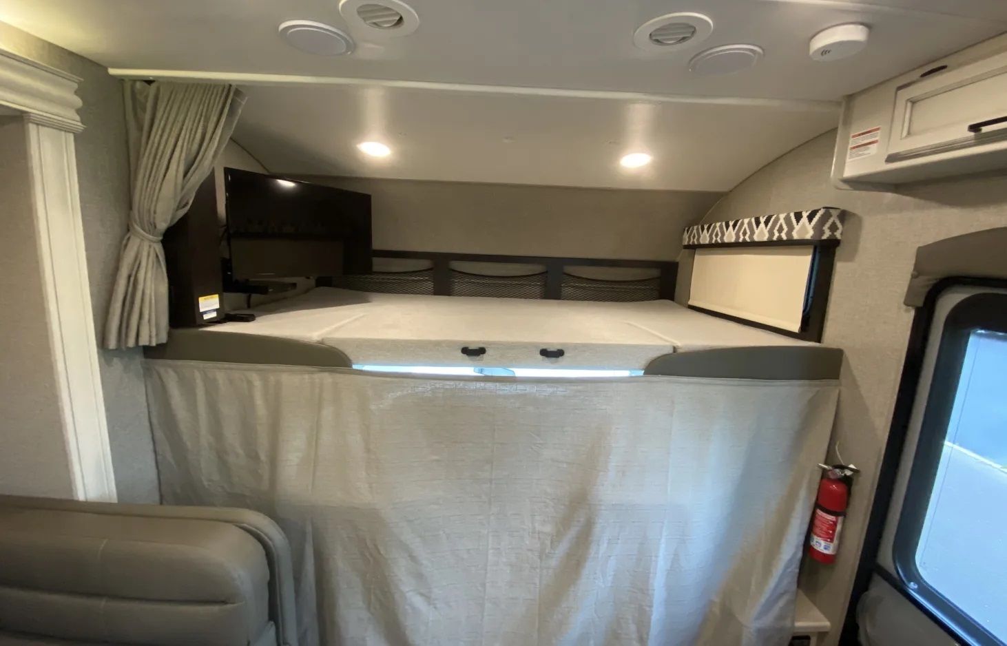 Photo 4 - 2021 Jayco Class C Motorhome rental photo 19