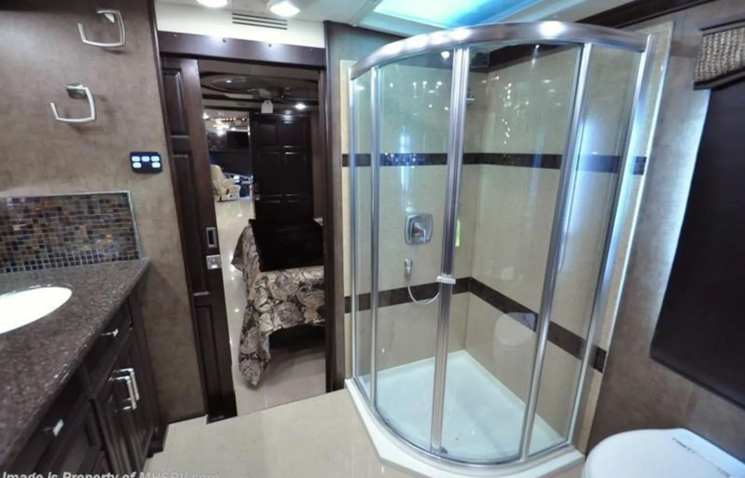 Photo 4 - 2020 American Coach Class C Motorhome rental photo 16