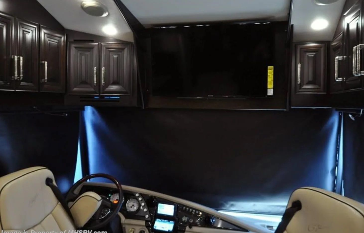 Photo 6 - 2020 American Coach Class C Motorhome rental photo 19