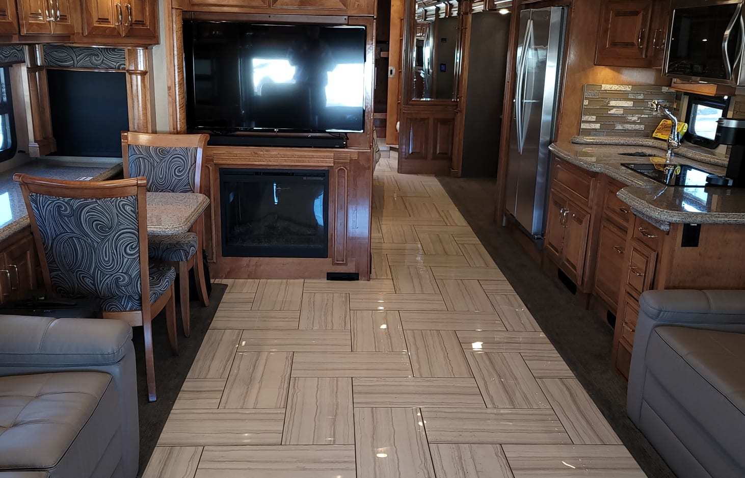 Photo 1 - 2020 American Coach Class C Motorhome rental photo 6