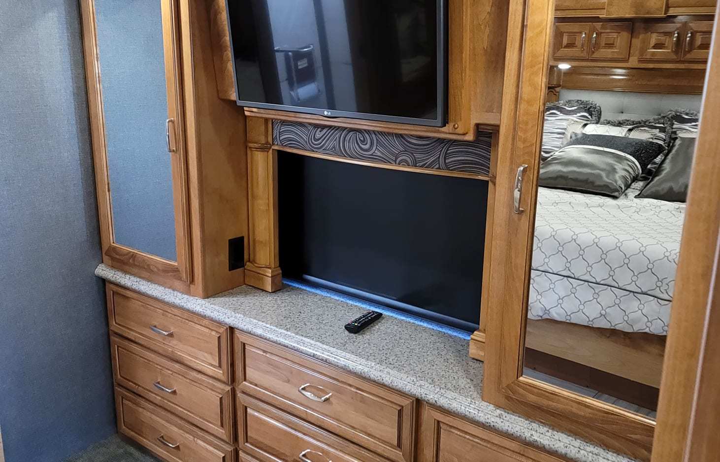 Photo 1 - 2020 American Coach Class C Motorhome rental photo 7
