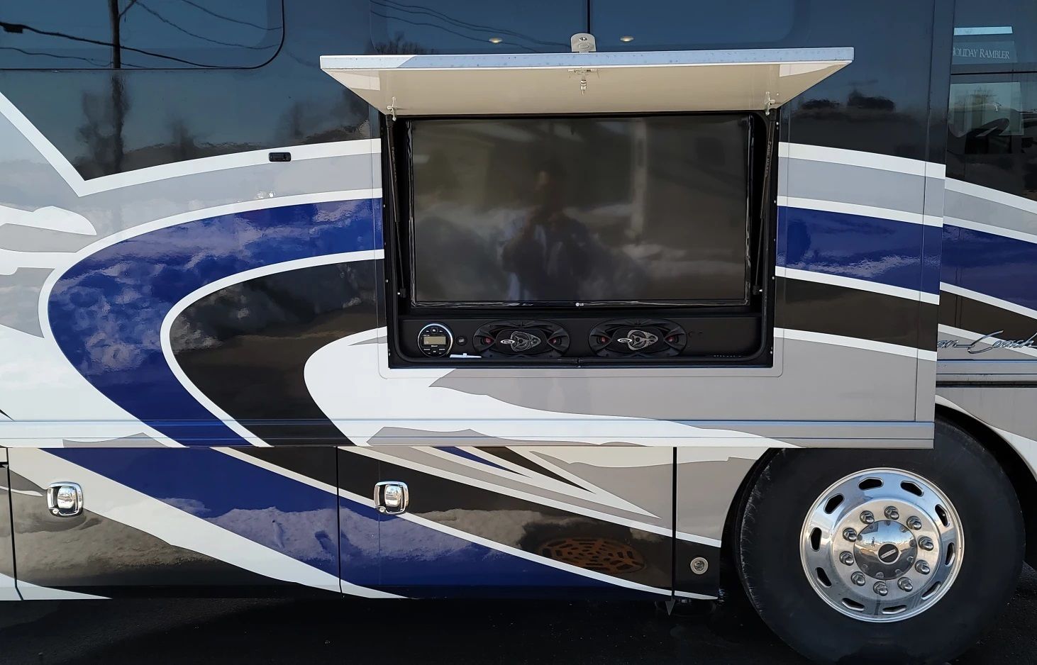 Photo 2 - 2020 American Coach Class C Motorhome rental photo 13