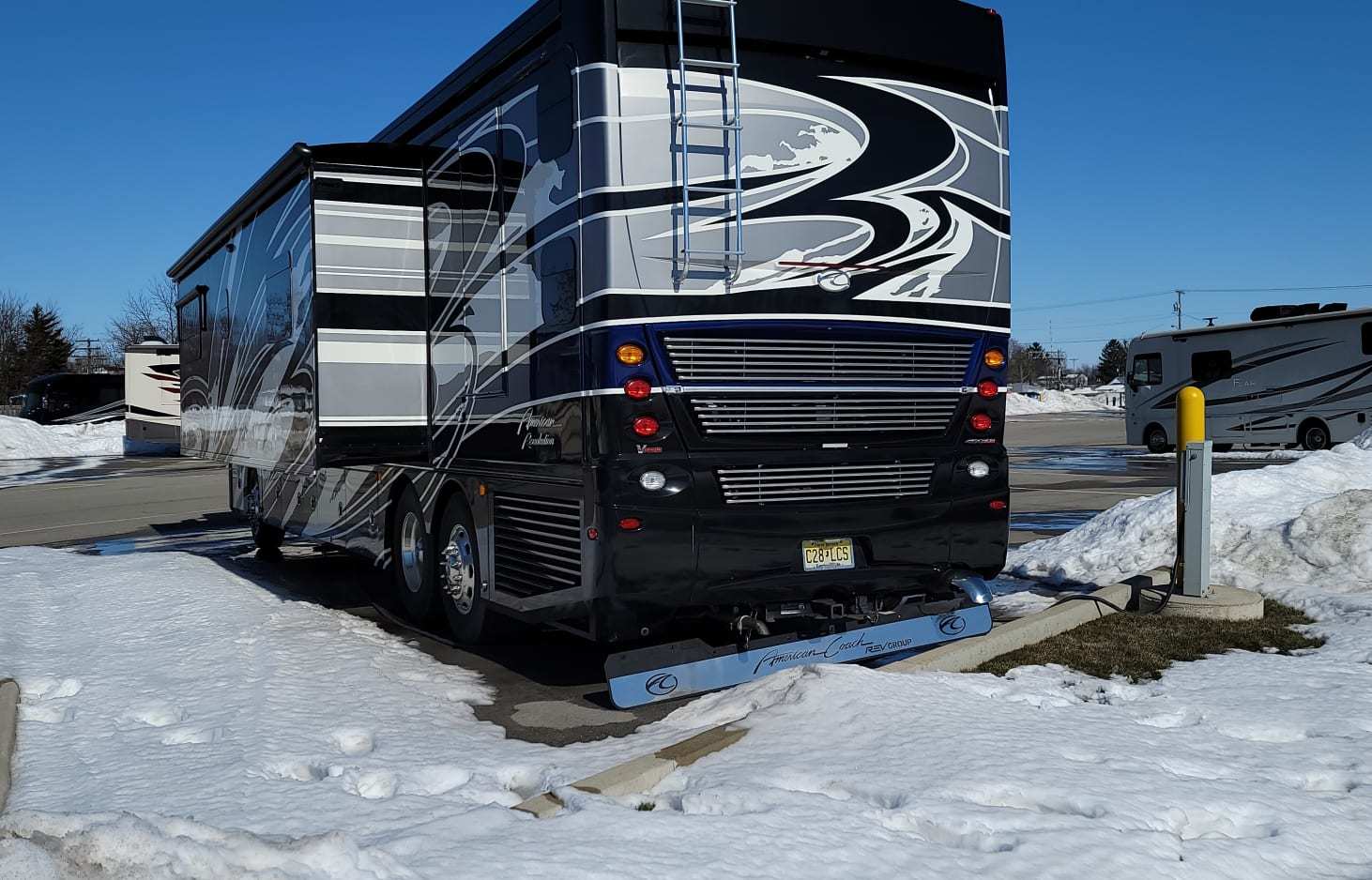Photo 3 - 2020 American Coach Class C Motorhome rental photo 16
