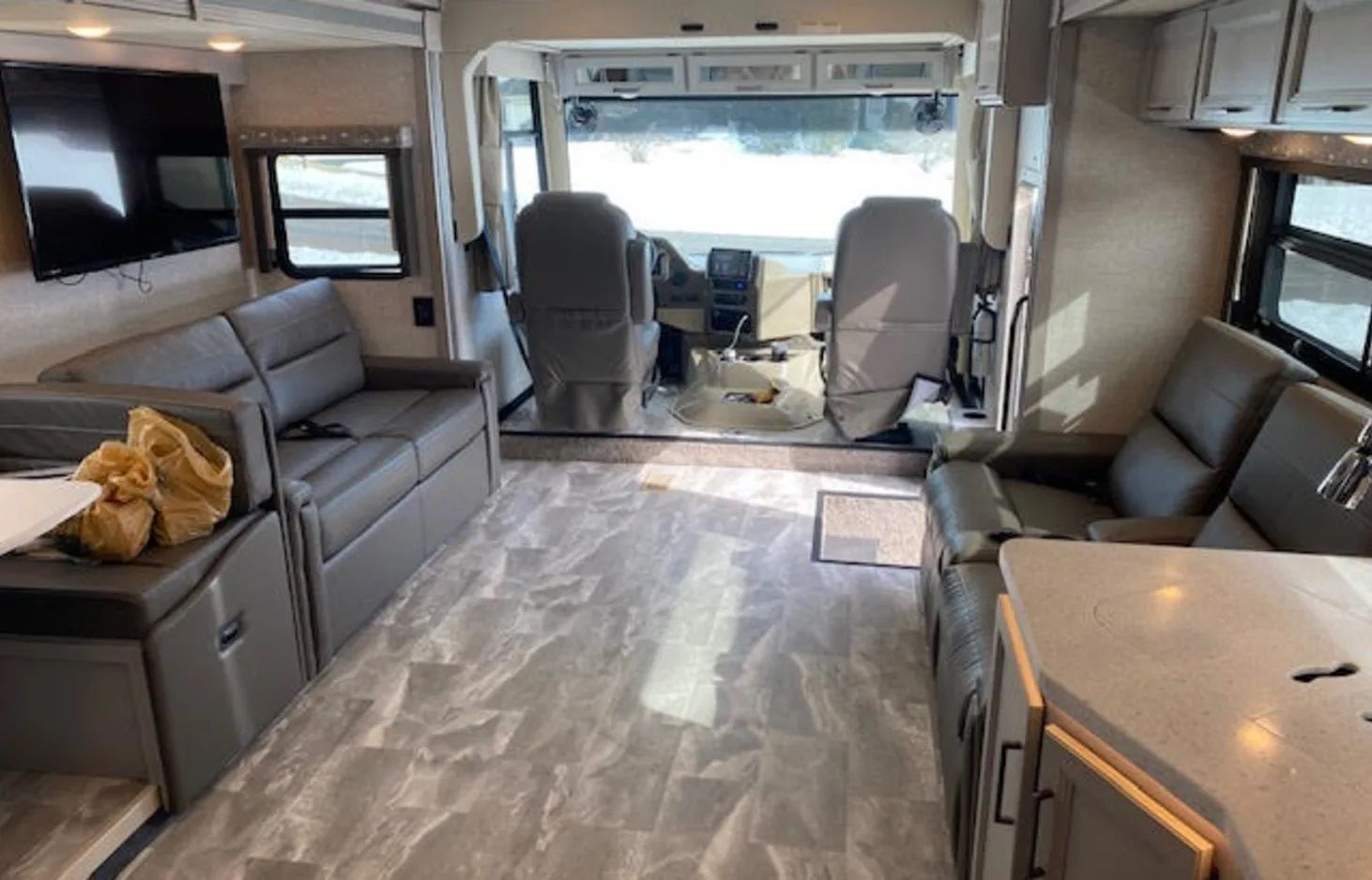 Photo 1 - 2021 Thor Motor Coach Class C Motorhome rental photo 4