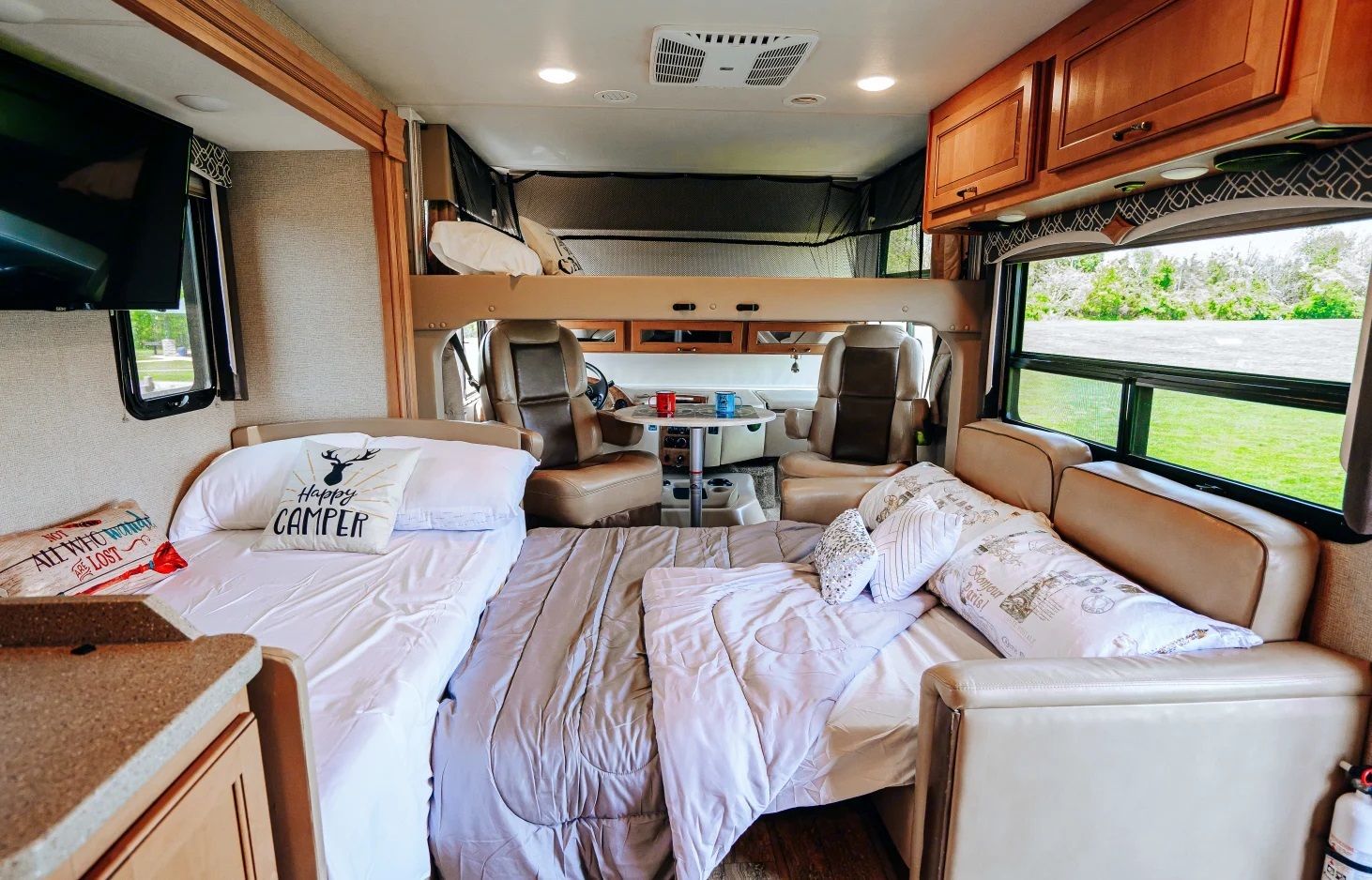 Photo 2 - 2018 Thor Motor Coach Class C Motorhome rental photo 5