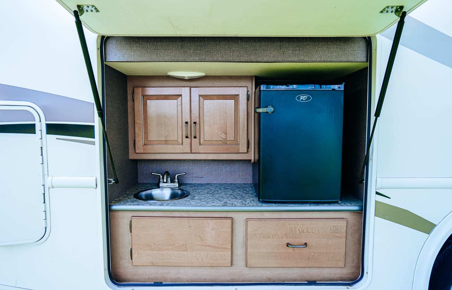 Photo 3 - 2018 Thor Motor Coach Class C Motorhome rental photo 6