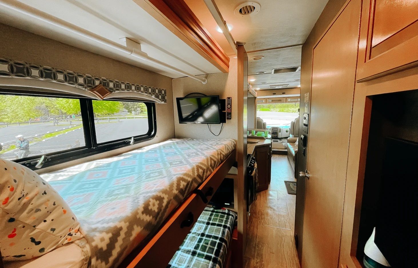 Photo 7 - 2018 Thor Motor Coach Class C Motorhome rental photo 12