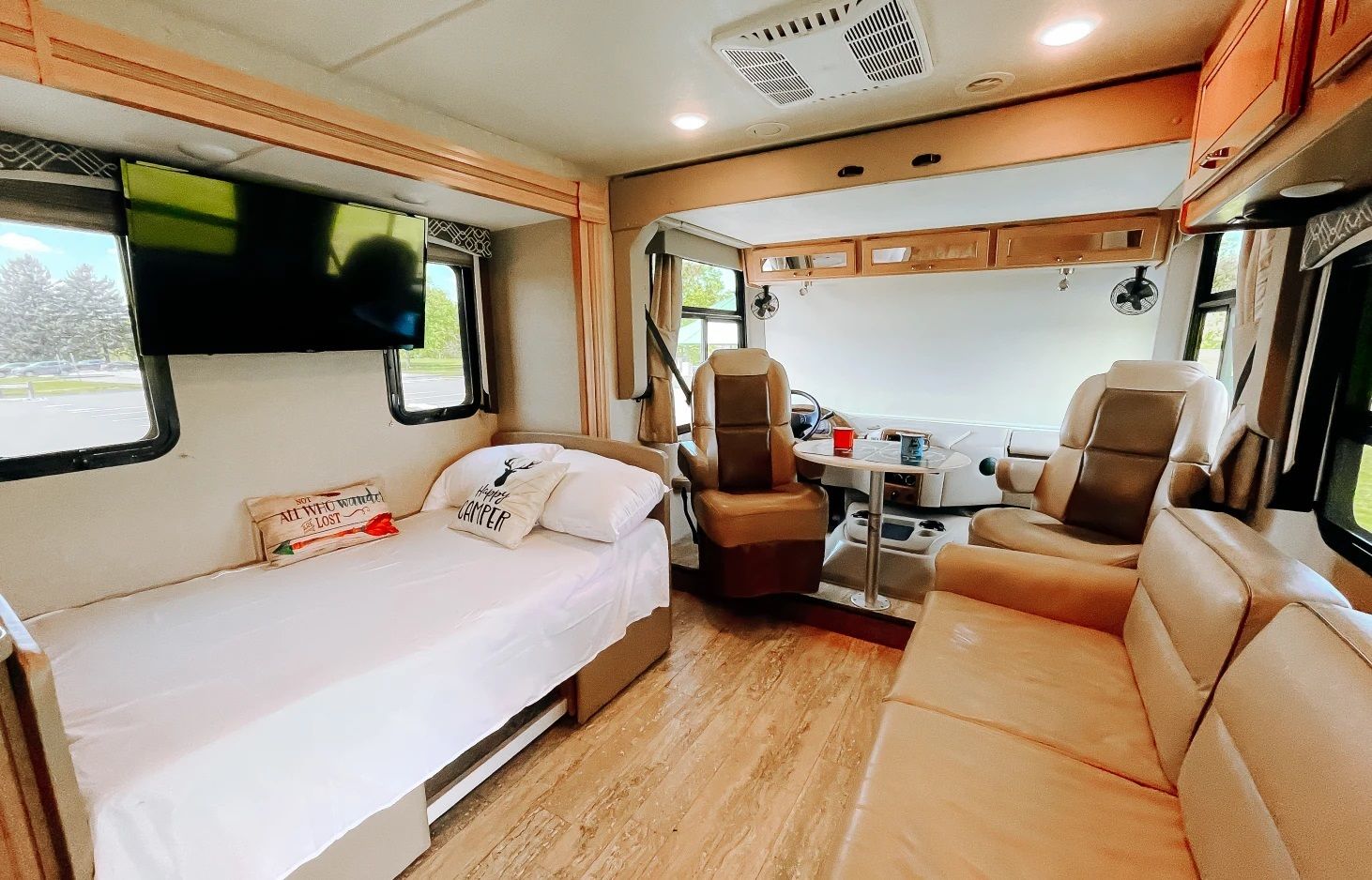 Photo 18 - 2018 Thor Motor Coach Class C Motorhome rental photo 26