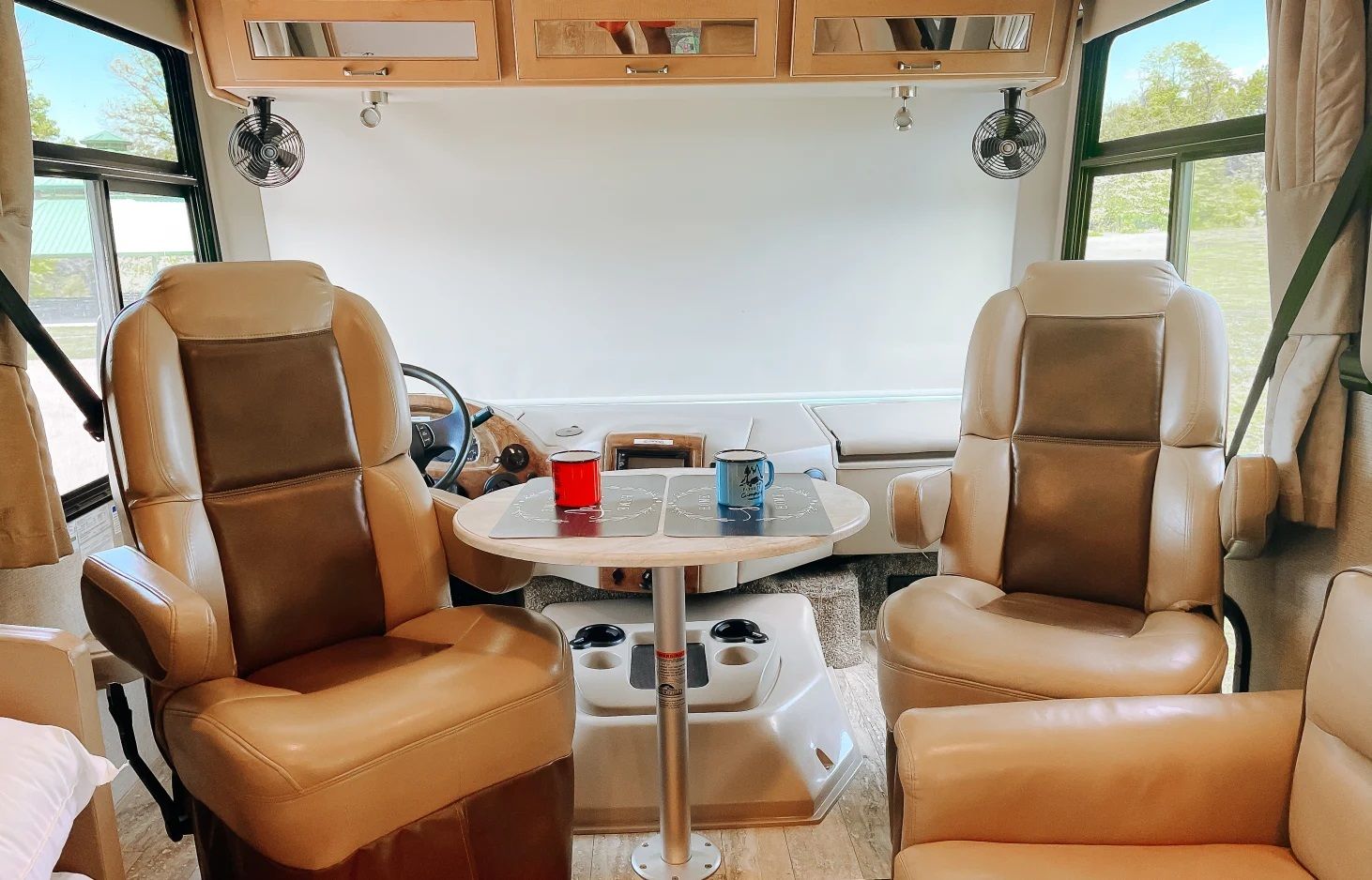 Photo 19 - 2018 Thor Motor Coach Class C Motorhome rental photo 28