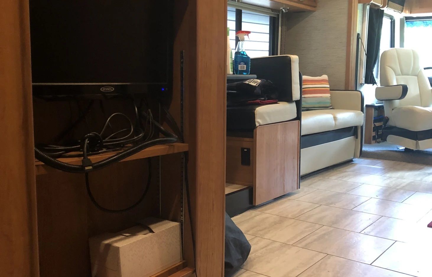 Photo 2 - 2018 Fleetwood Class C Motorhome rental photo 7