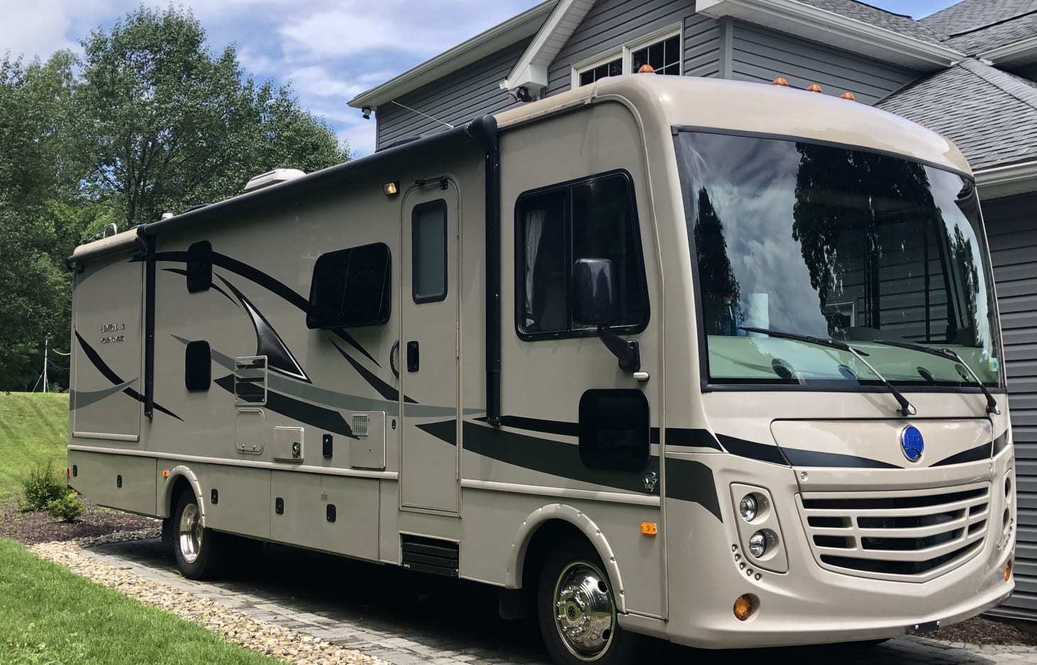 Photo 13 - 2018 Fleetwood Class C Motorhome rental photo 28