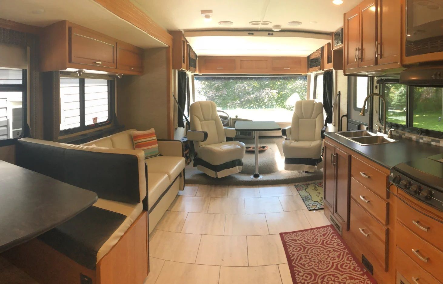 Photo 13 - 2018 Fleetwood Class C Motorhome rental photo 29