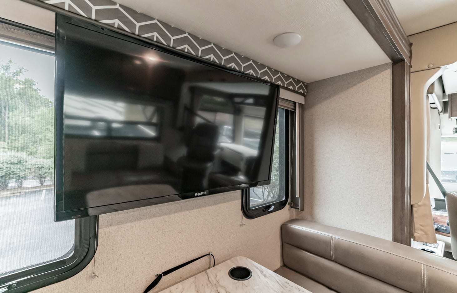 Photo 2 - 2020 Thor Motor Coach Class C Motorhome rental photo 10