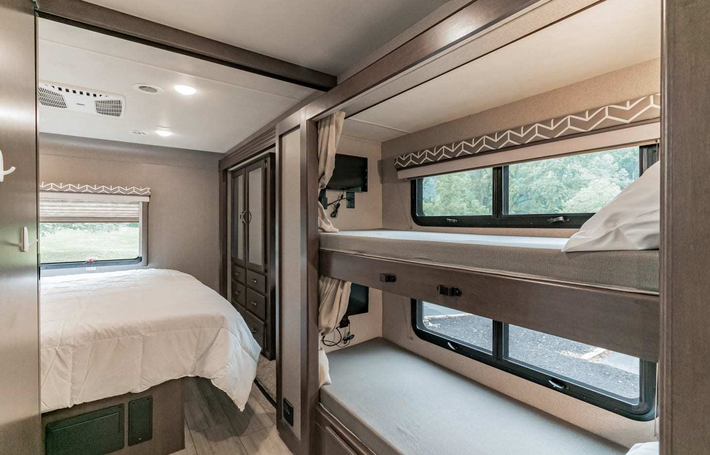 Photo 3 - 2020 Thor Motor Coach Class C Motorhome rental photo 14
