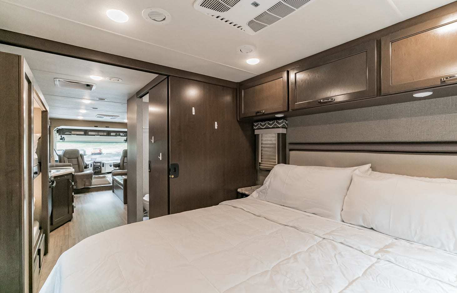 Photo 3 - 2020 Thor Motor Coach Class C Motorhome rental photo 15