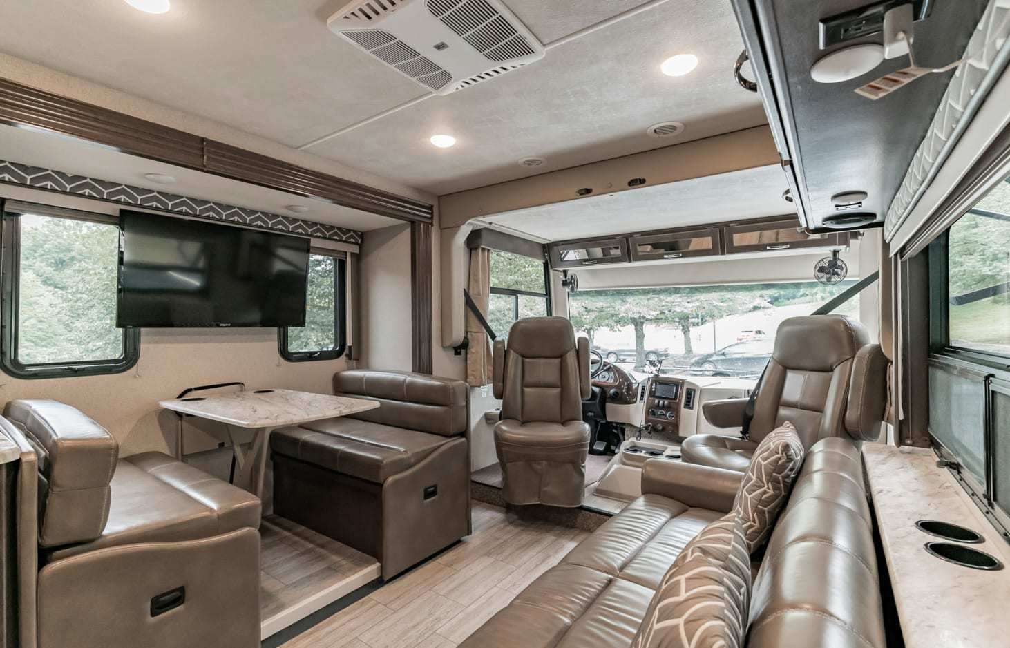 Photo 4 - 2020 Thor Motor Coach Class C Motorhome rental photo 19