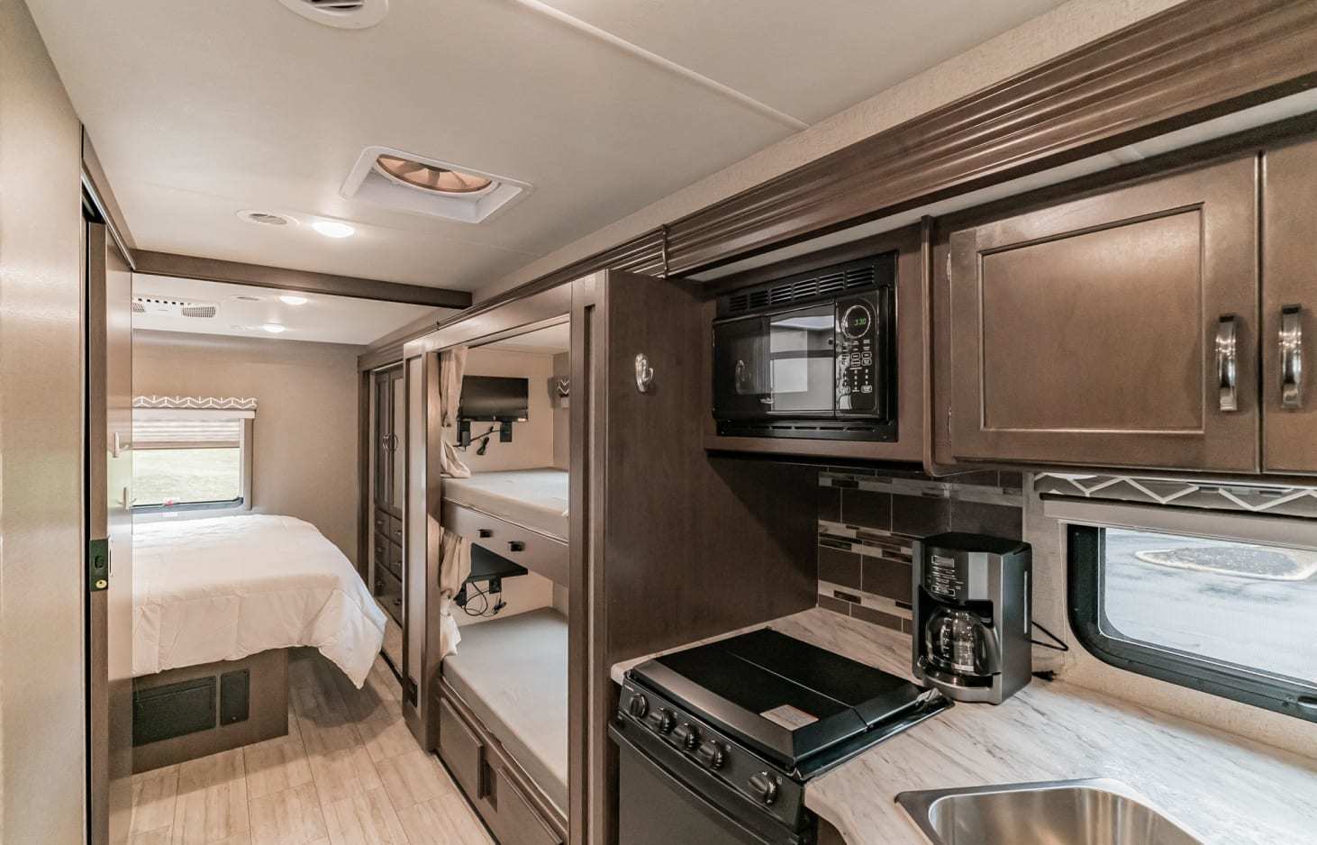 Photo 7 - 2020 Thor Motor Coach Class C Motorhome rental photo 26