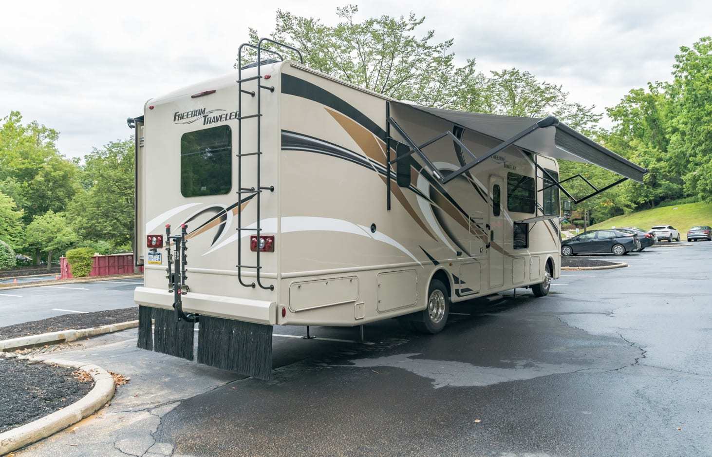 Photo 7 - 2020 Thor Motor Coach Class C Motorhome rental photo 27