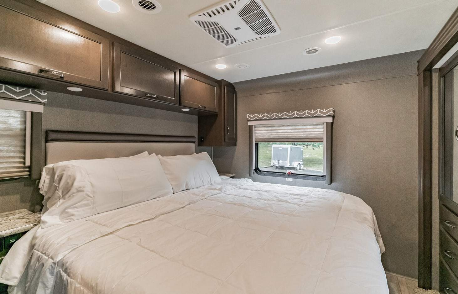 Photo 9 - 2020 Thor Motor Coach Class C Motorhome rental photo 30