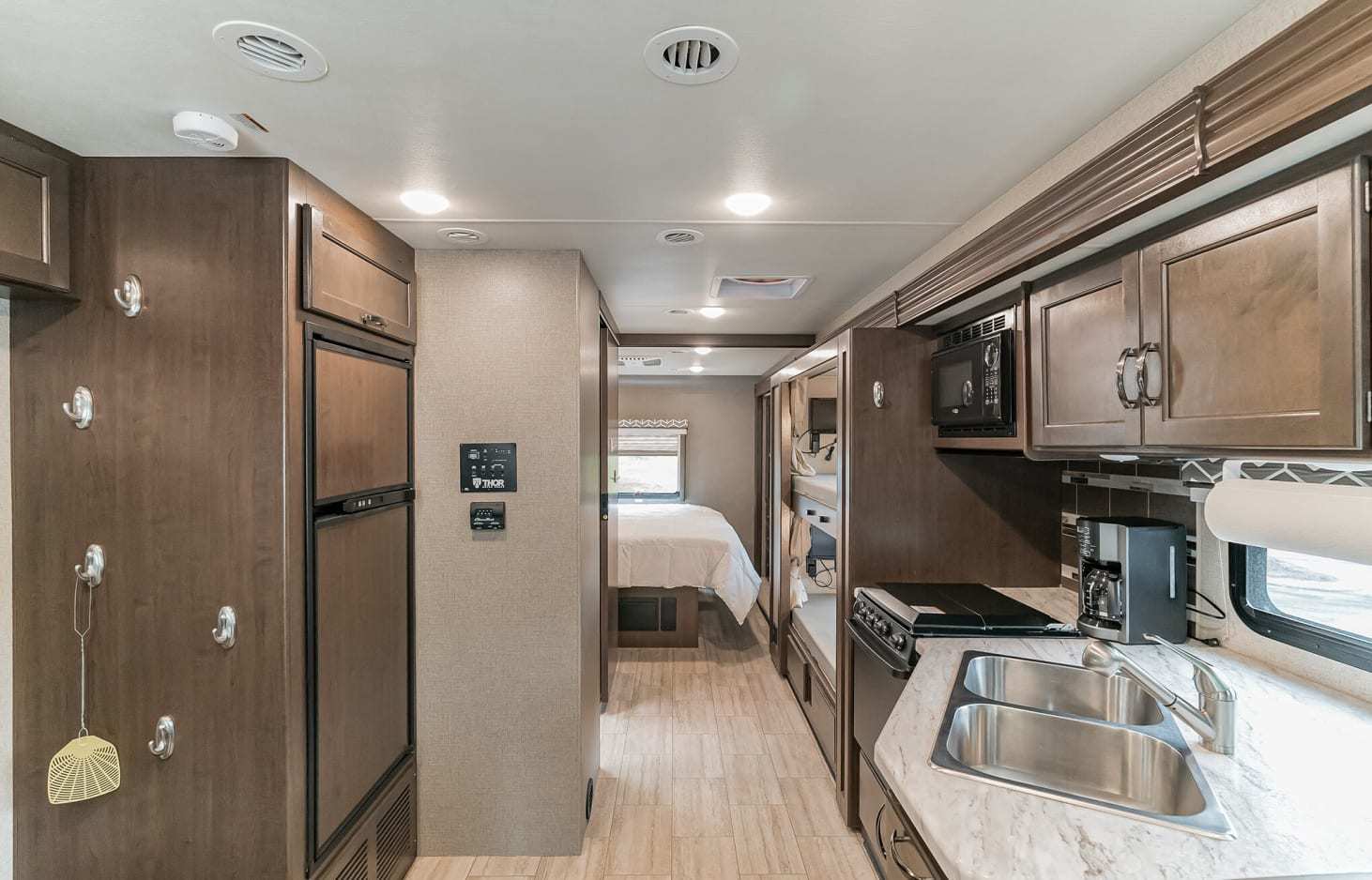 Photo 10 - 2020 Thor Motor Coach Class C Motorhome rental photo 31