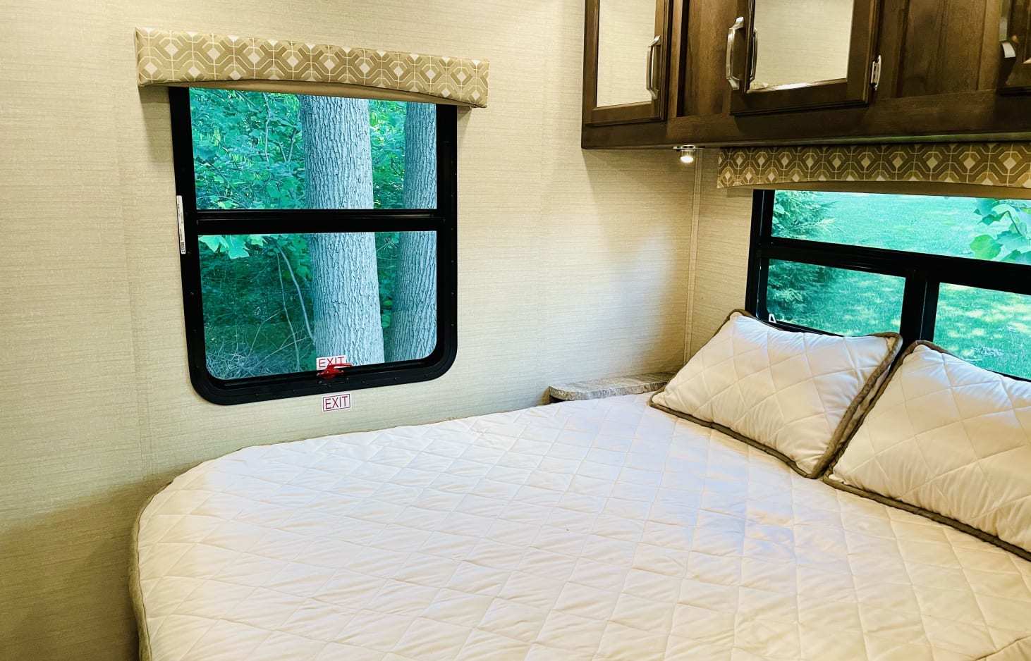 Photo 14 - 2019 Jayco Class C Motorhome rental photo 19