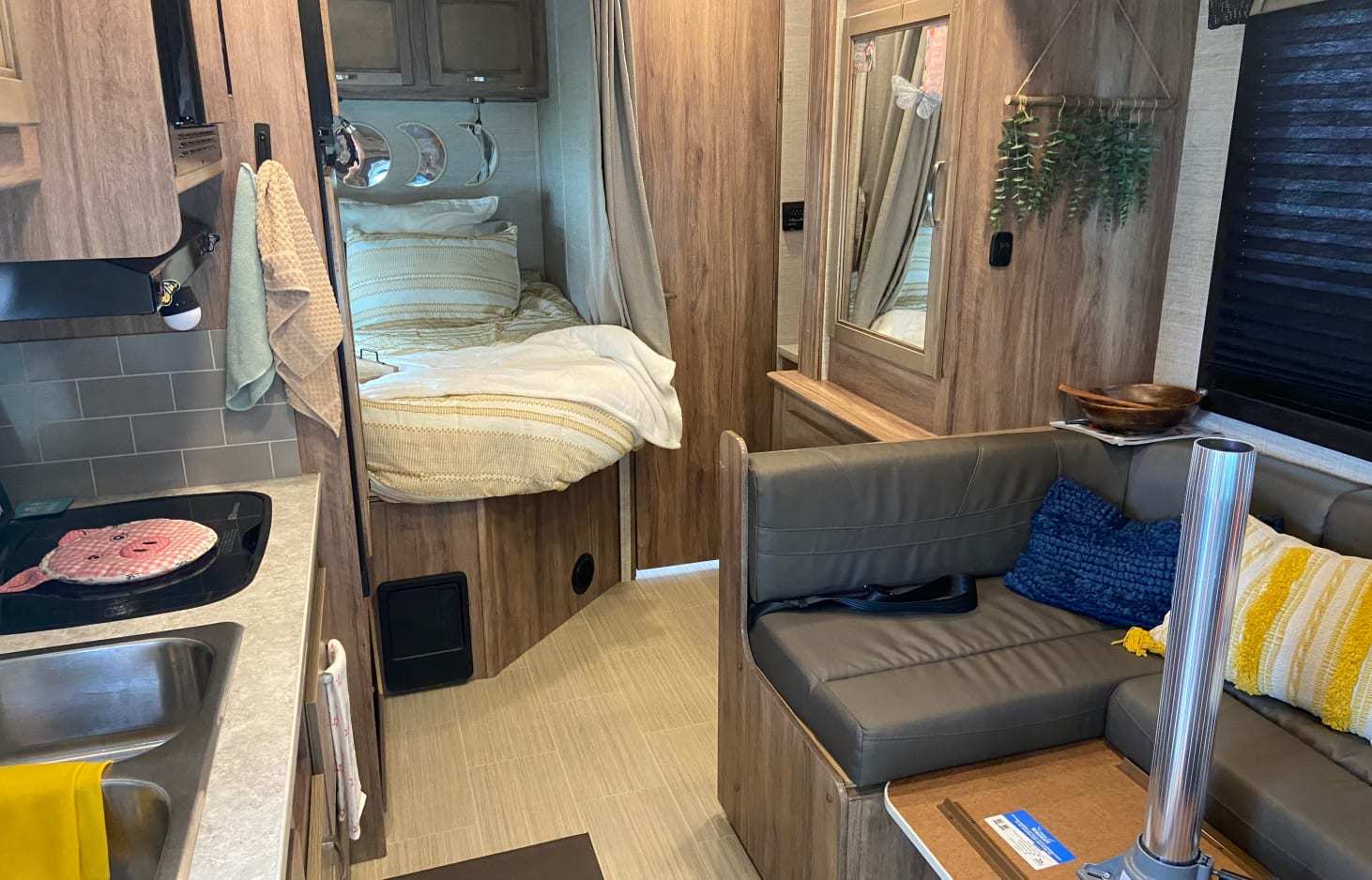 Photo 0 - 2021 Jayco Class C Motorhome rental photo 4