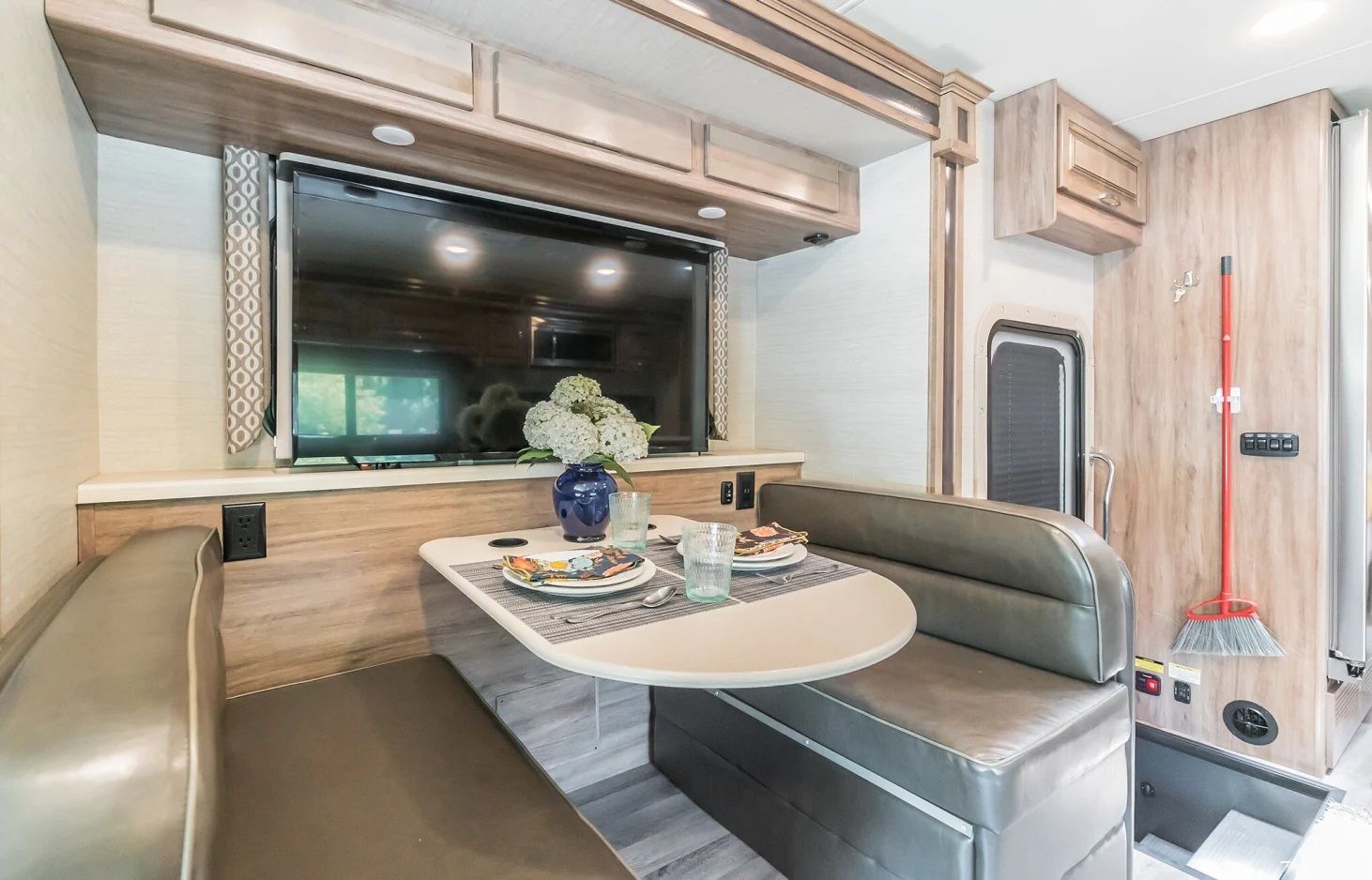 Photo 2 - 2019 Jayco Class C Motorhome rental photo 12