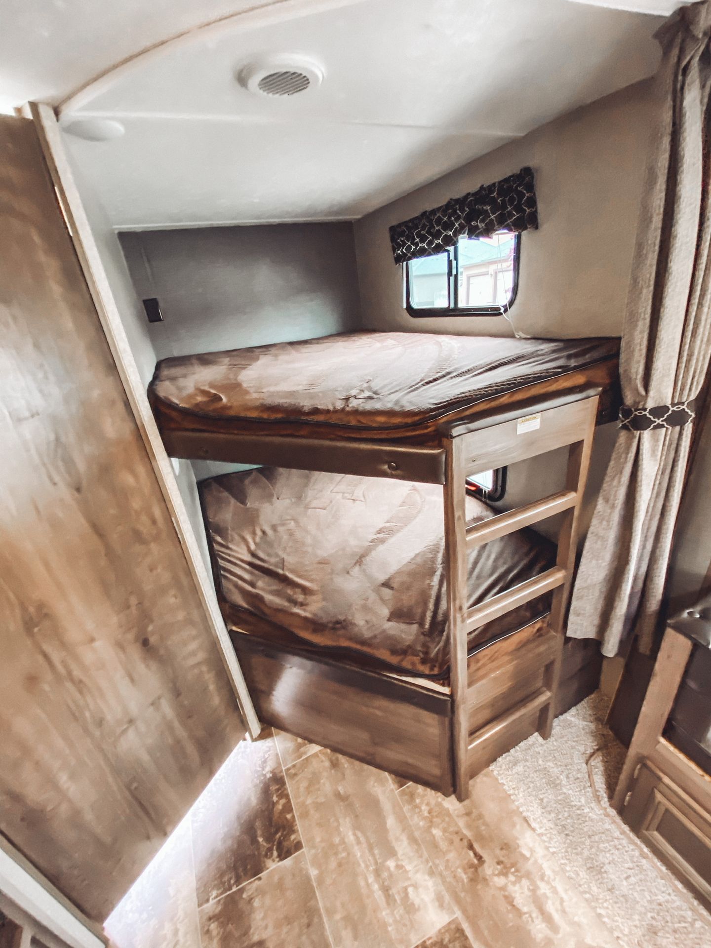 Photo 1 - 2019 Keystone Travel Trailer rental photo 9