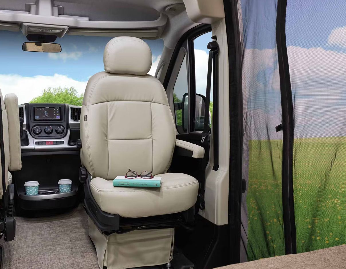 Photo 3 - 2022 Thor Motor Coach Class B Motorhome rental photo 8