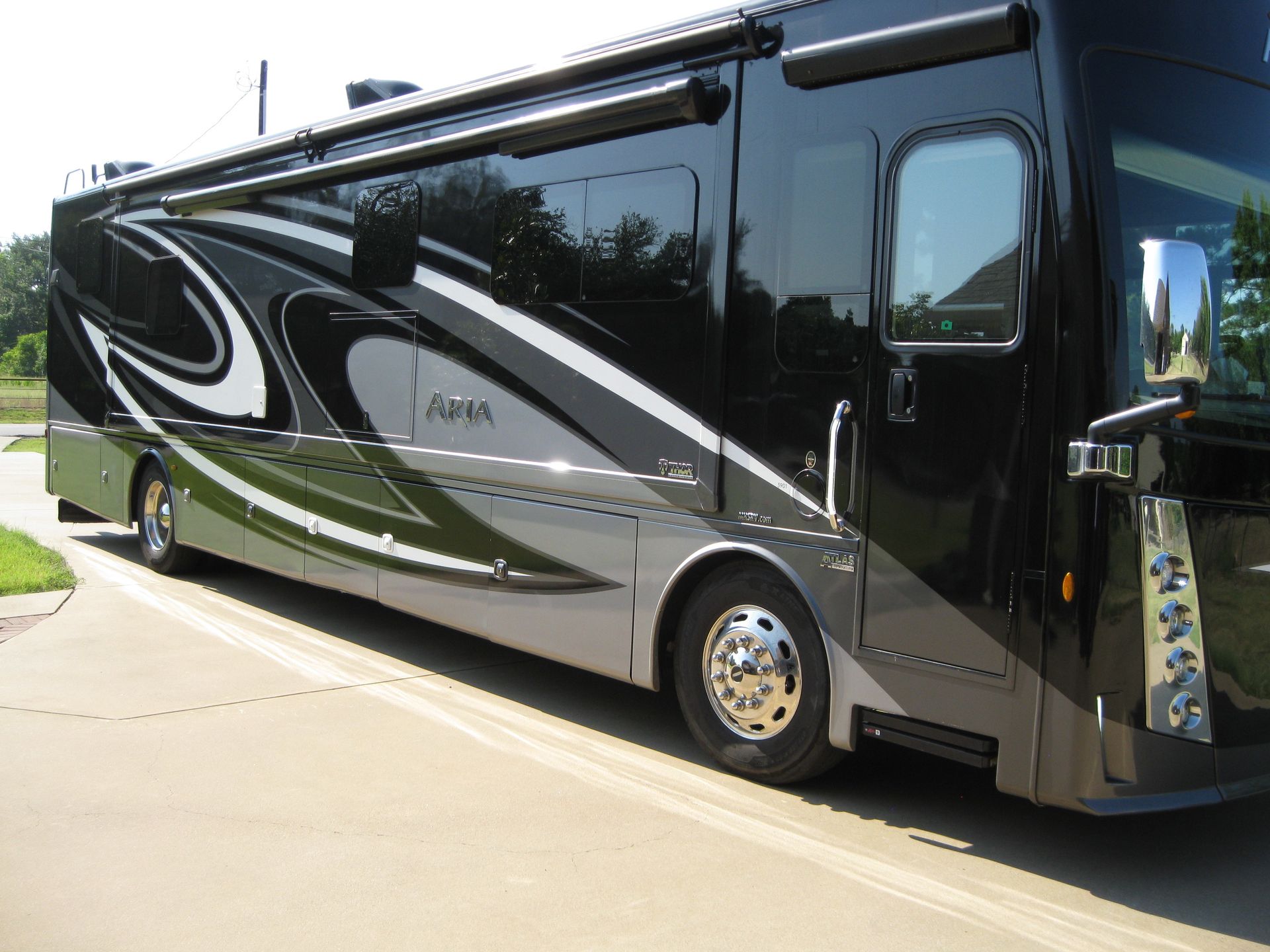 Photo 5 - 2020 Thor Class A Motorhome rental photo 8