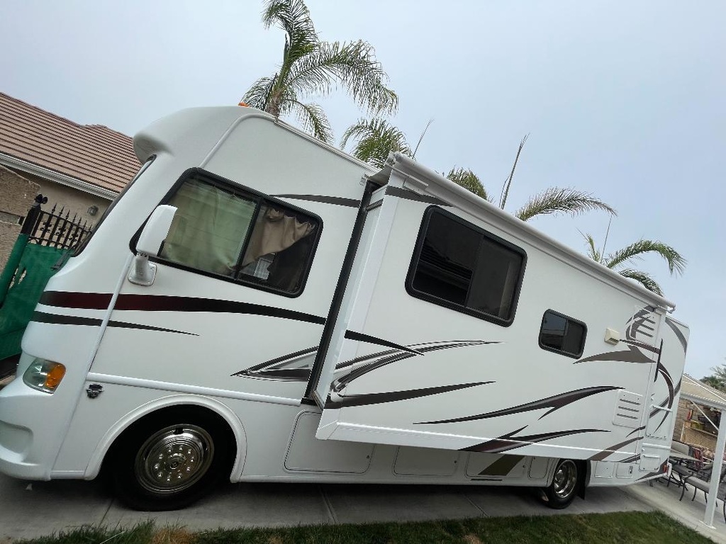 Photo 1 - 2014 Thor Class A Motorhome rental photo 3