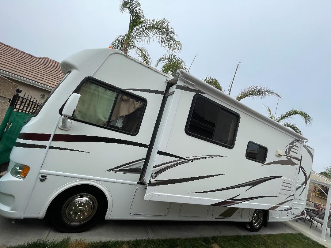 Photo 1 - 2014 Thor Class A Motorhome rental photo 3